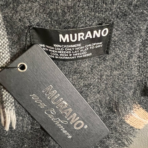 NWT $125 100% Cashmere Scarf by Murano - Picture 5 of 6